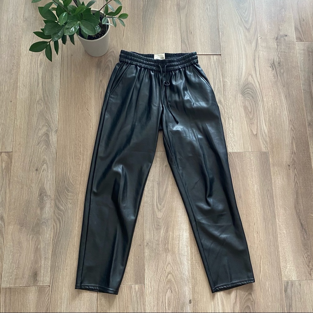 🍂 FALL essential. WILFRED FREE Black Faux Leather Pants
